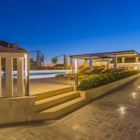 Luxury Aparthotel Makarska Exterior photo
